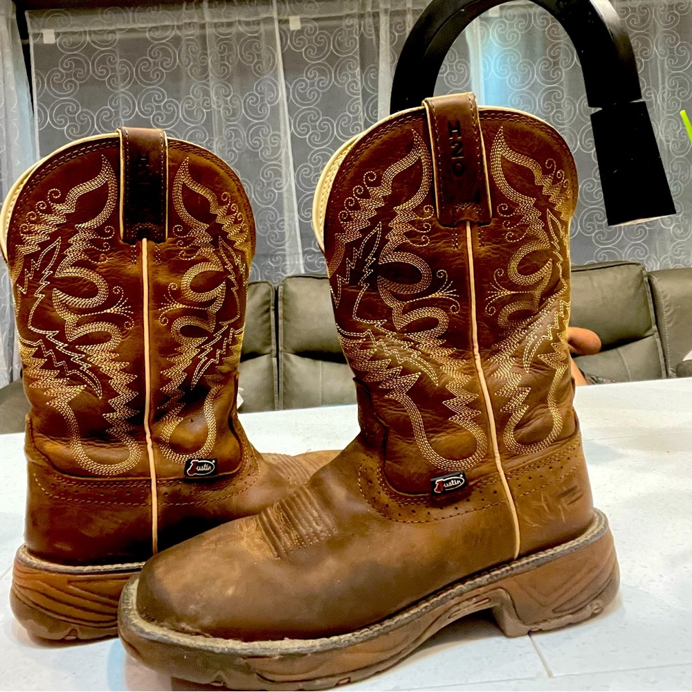 Boys size 6 Justin cowboy boots